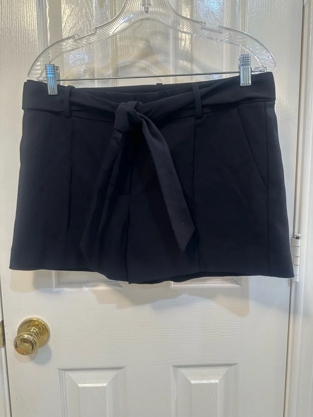 LOFT Black Riviera Tie Belt 4 Pocket Pintuck Stitch Detail Shorts - Size 6 - NWT - Picture 5 of 12